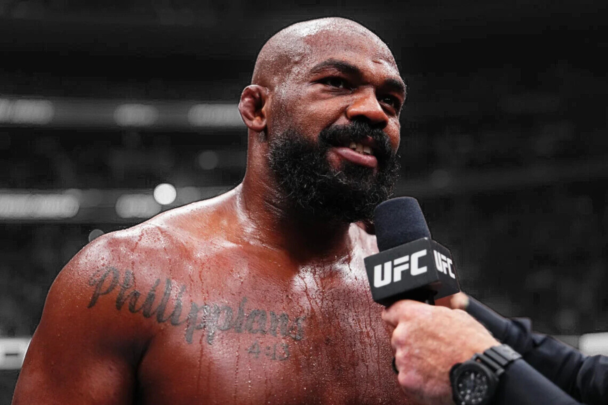 Jon Jones annab UFC puuris pärast võitlust intervjuu, olles keskendunud ja otsusekindel.