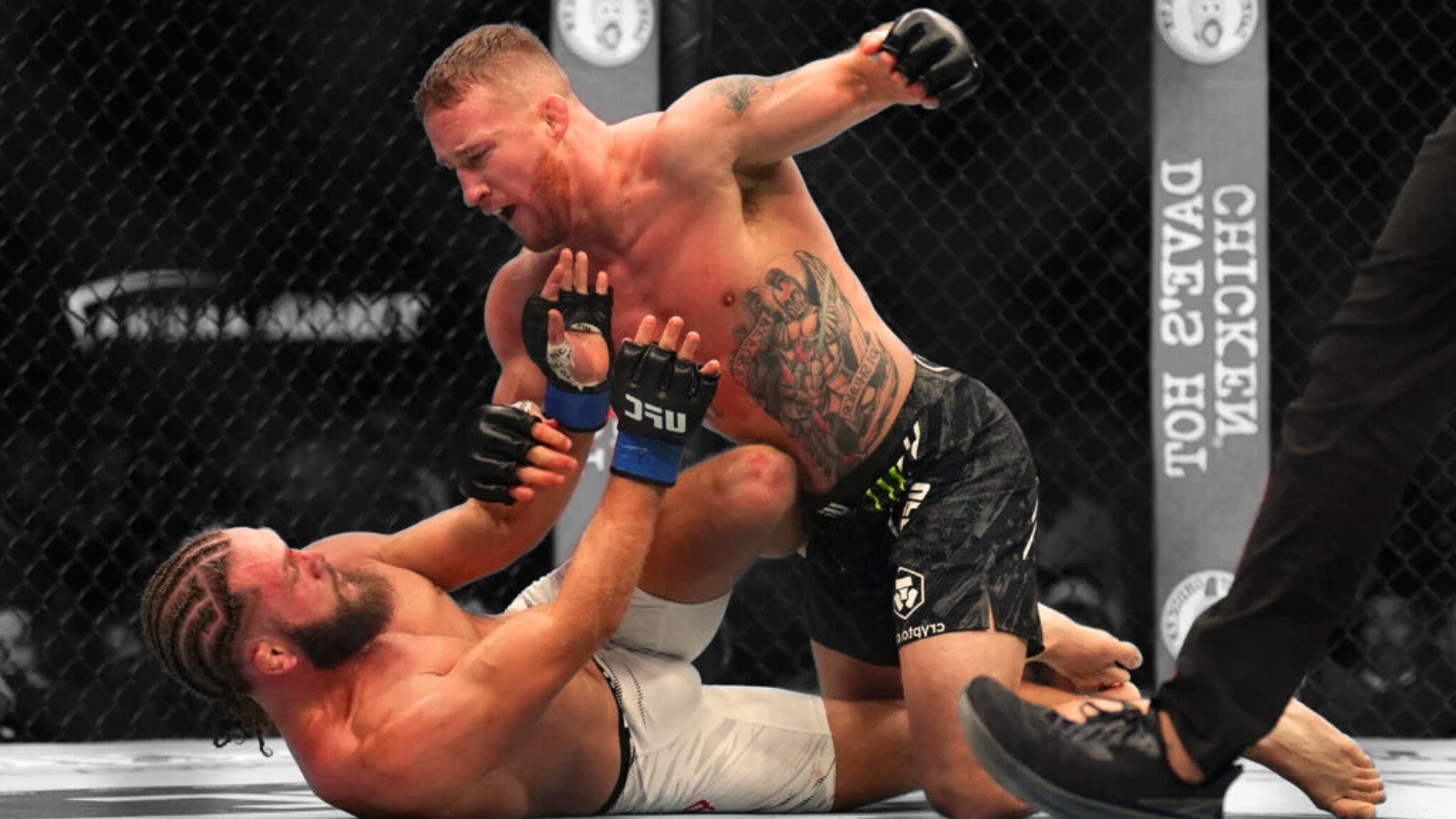 Justin Gaethje UFC 313 ja Rafael Fiziev UFC 313 lööke vahetamas Alex Pereira UFC 313 vs Magomed Ankalaev UFC 313 Justin Gaethje UFC 313 vs Rafael Fiziev ufc 313