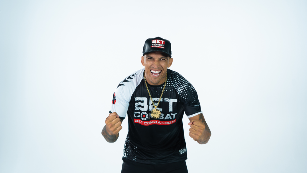 Former lightweight champion Charles Oliveira (pictured) is a submission specialist. Known as “Do Bronx,” Oliveira owns the UFC record for submission victories and exemplifies how high-level Brazilian jiu-jitsu yields submission victories UFC fans love . He has submitted elite strikers and wrestlers alike, proving that grappling skill can decide fights at the highest level.