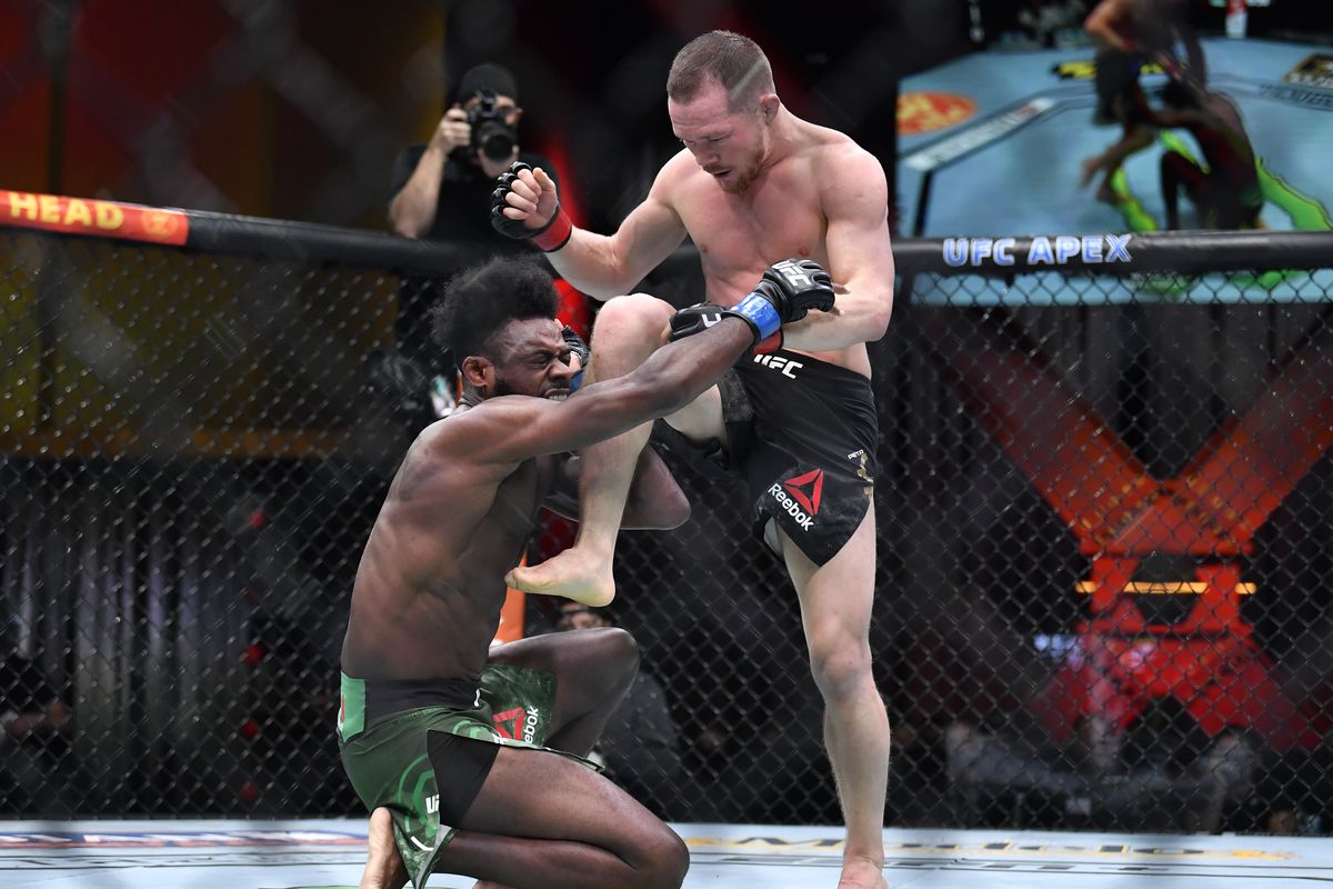 mma keelatud löögid ja karistused ufc keelatud võtted; mma fouls; mma reeglite rikkumised; maasolev vastane reegel; 12–6 küünarnukk