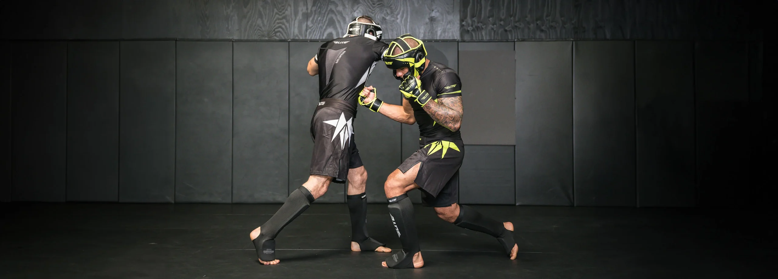 MMA varustus ja reeglid – ametlik ülevaade (Unified Rules of MMA) UFC Octagon – 30’ standard ja 25’ APEX (ufc octagon mõõdud) MMA kindad 4–6 oz vs 4–8 oz komisjoni raam MMA käesidemed reeglid – gaas ja teip (2”×15 yd; 1.25”×10 ft)
